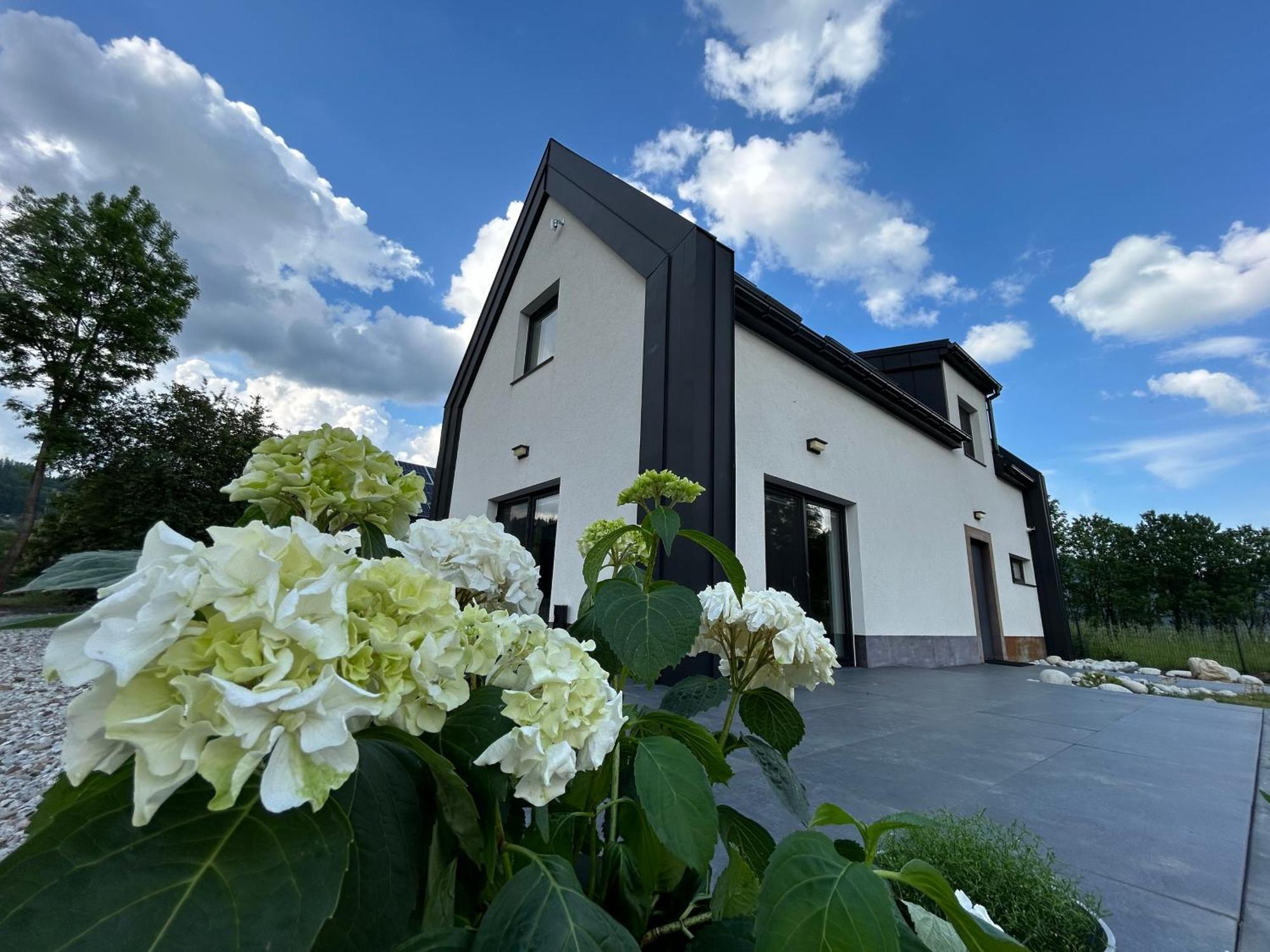 Black & White Ferienhaus *